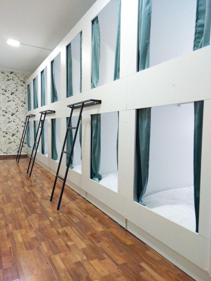 Nomadstan Capsule Hostel Karakol Eksteriør billede
