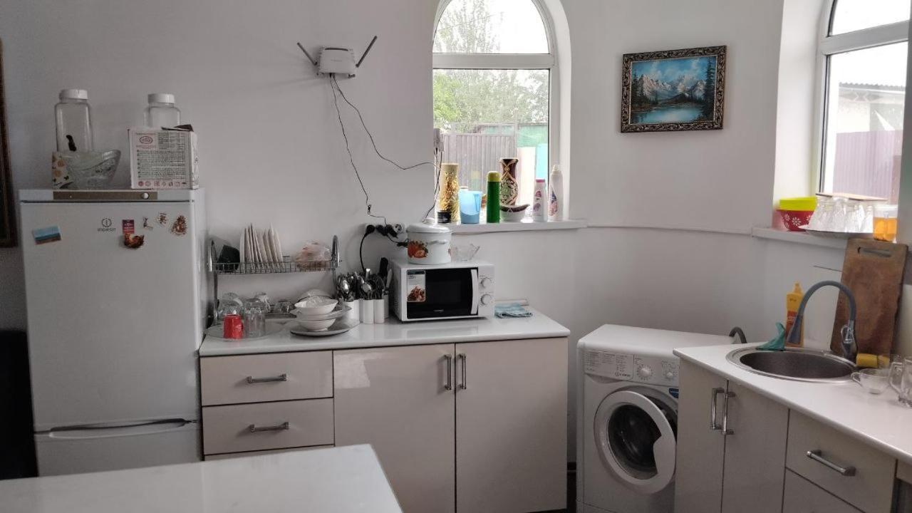 Nomadstan Capsule Hostel Karakol Eksteriør billede