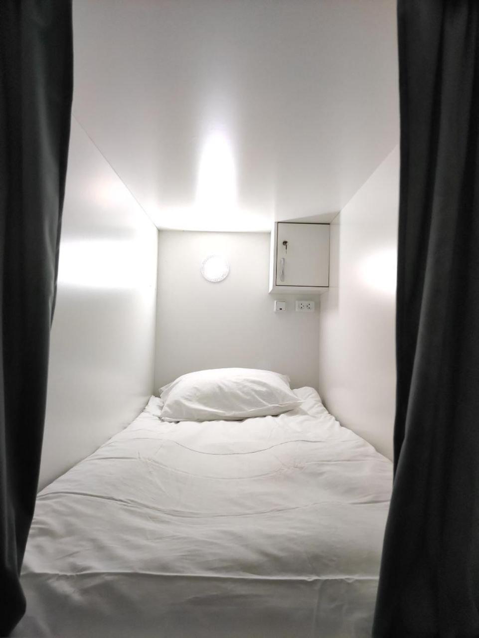 Nomadstan Capsule Hostel Karakol Eksteriør billede