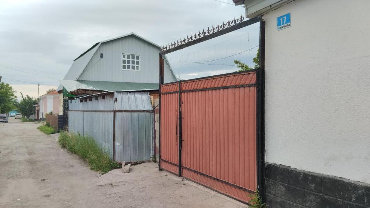 Nomadstan Capsule Hostel Karakol Eksteriør billede